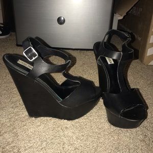 Steve Madden black wedges